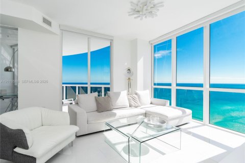 Condo in Sunny Isles Beach, Florida, 2 bedrooms  № 2428405