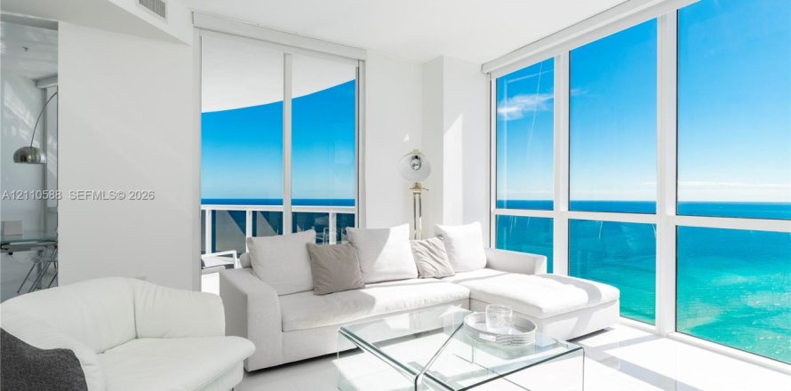 Condo in Sunny Isles Beach, Florida, 2 bedrooms  № 2428405