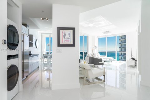 Condo in Sunny Isles Beach, Florida, 2 bedrooms  № 2428405 - photo 5
