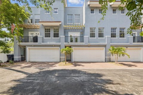 Touwnhouse à vendre à Tampa, Floride: 3 chambres, 186.27 m2 № 1838088 - photo 1
