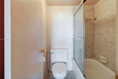 Condo in Miami Beach, Florida, 1 bedroom  № 1947925 - photo 10
