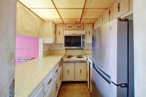 Condo in Miami Beach, Florida, 1 bedroom  № 1947925 - photo 3