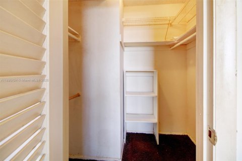 Condo in Miami Beach, Florida, 1 bedroom  № 1947925 - photo 11