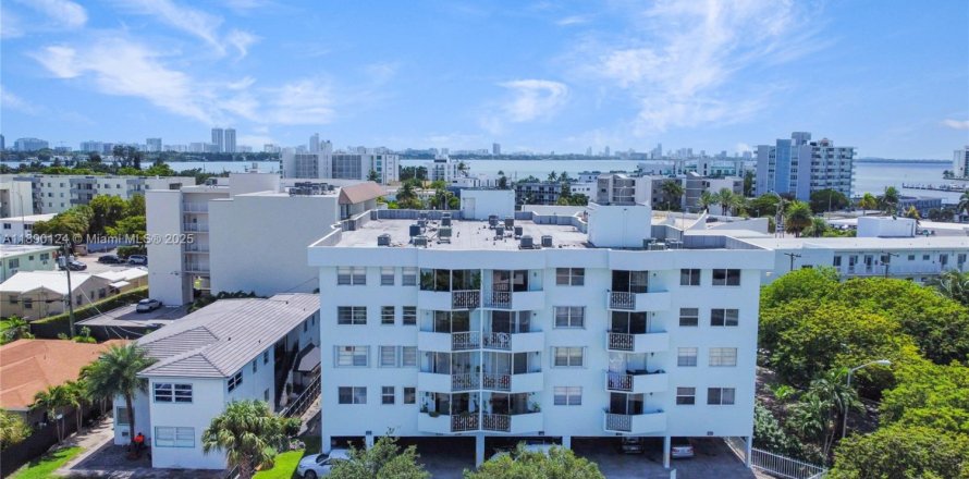 Condo in Miami Beach, Florida, 1 bedroom № 1947925