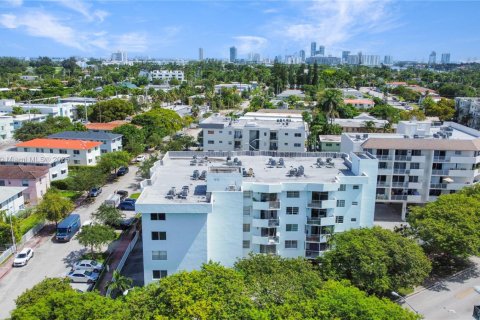 Condo in Miami Beach, Florida, 1 bedroom  № 1947925 - photo 15