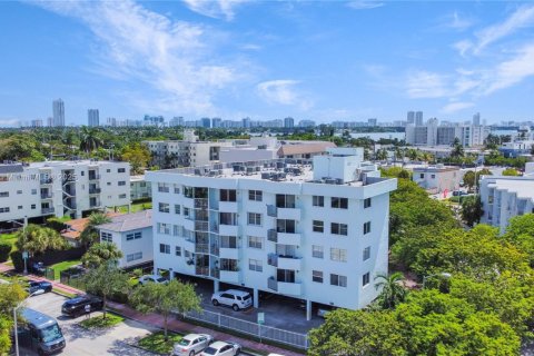 Condo in Miami Beach, Florida, 1 bedroom  № 1947925 - photo 2