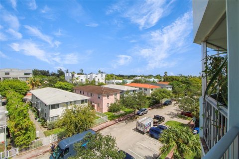 Condo in Miami Beach, Florida, 1 bedroom  № 1947925 - photo 14