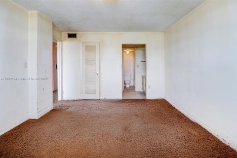 Condo in Miami Beach, Florida, 1 bedroom  № 1947925 - photo 8