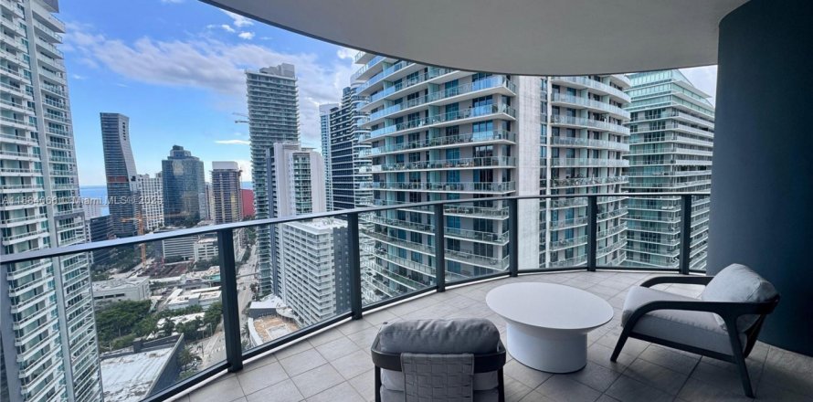 Condo à Miami, Floride, 3 chambres  № 1981813