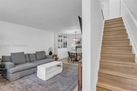 Adosado en venta en Miami, Florida, 2 dormitorios, 107.02 m2 № 1986258 - foto 3