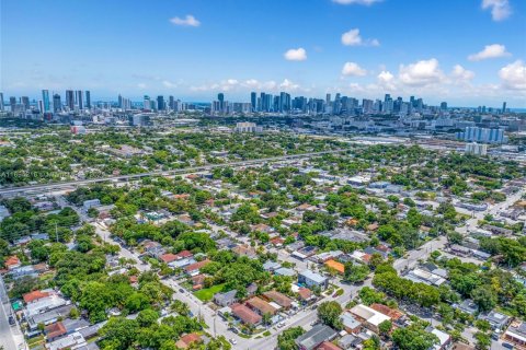 Casa en venta en Miami, Florida, 4 dormitorios № 1945912 - foto 4