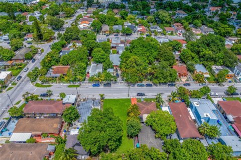 Casa en venta en Miami, Florida, 4 dormitorios № 1945912 - foto 16