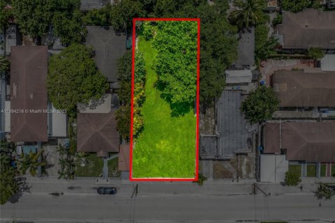 Casa en venta en Miami, Florida, 4 dormitorios № 1945912 - foto 1