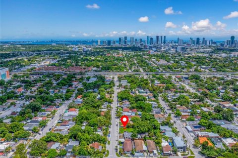 Casa en venta en Miami, Florida, 4 dormitorios № 1945912 - foto 7