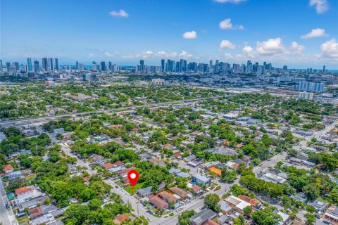 Casa en venta en Miami, Florida, 4 dormitorios № 1945912 - foto 5