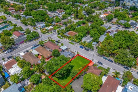 Casa en venta en Miami, Florida, 4 dormitorios № 1945912 - foto 17