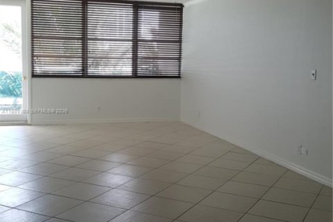 Condo in Miami Beach, Florida, 1 bedroom  № 2051479 - photo 12