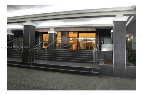 Condo in Miami Beach, Florida, 1 bedroom  № 2051479 - photo 3