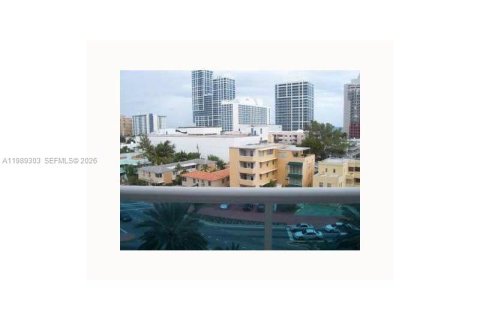 Condo in Miami Beach, Florida, 1 bedroom  № 2051479 - photo 14