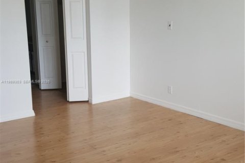 Condo in Miami Beach, Florida, 1 bedroom  № 2051479 - photo 8