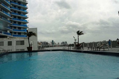Condo in Miami Beach, Florida, 1 bedroom  № 2051479 - photo 16