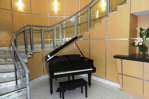 Condo in Miami Beach, Florida, 1 bedroom  № 2051479 - photo 5