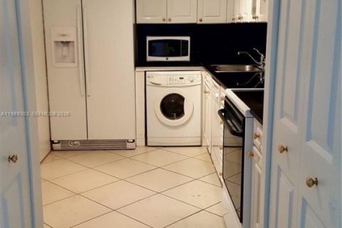 Condo in Miami Beach, Florida, 1 bedroom  № 2051479 - photo 6