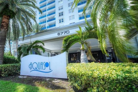Condo in Miami Beach, Florida, 1 bedroom  № 2051479