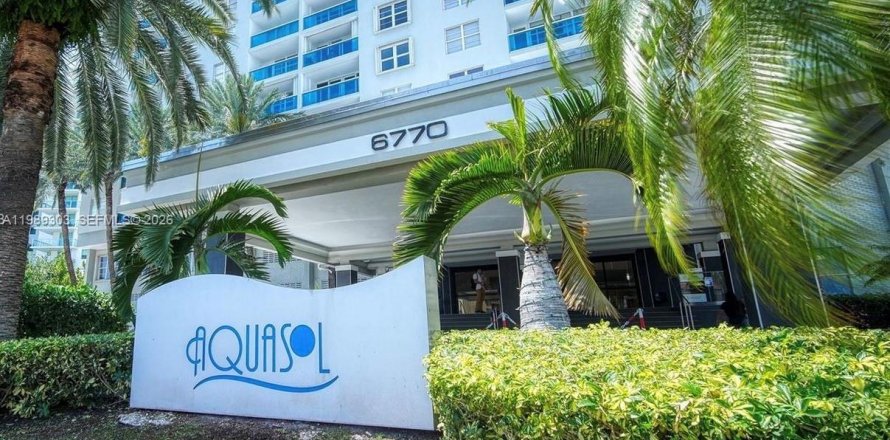 Condo in Miami Beach, Florida, 1 bedroom  № 2051479