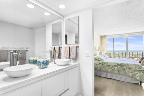 Condominio en alquiler en Key Biscayne, Florida, 2 dormitorios, 174.19 m2 № 1990970 - foto 16