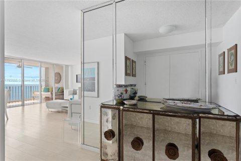 Condominio en alquiler en Key Biscayne, Florida, 2 dormitorios, 174.19 m2 № 1990970 - foto 2