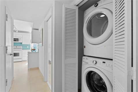 Condominio en alquiler en Key Biscayne, Florida, 2 dormitorios, 174.19 m2 № 1990970 - foto 8