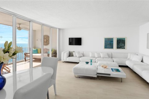 Condominio en alquiler en Key Biscayne, Florida, 2 dormitorios, 174.19 m2 № 1990970 - foto 3