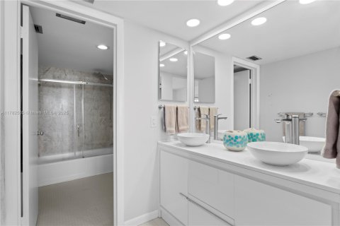 Condominio en alquiler en Key Biscayne, Florida, 2 dormitorios, 174.19 m2 № 1990970 - foto 15