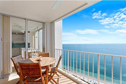 Condominio en alquiler en Key Biscayne, Florida, 2 dormitorios, 174.19 m2 № 1990970 - foto 10