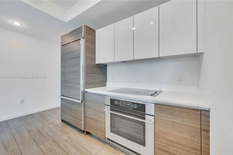 Condo in Miami, Florida, 2 bedrooms  № 1938484 - photo 4