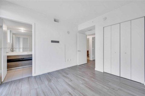 Condominio en alquiler en Miami, Florida, 2 dormitorios, 84.54 m2 № 1938484 - foto 9