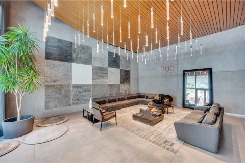 Condominio en alquiler en Miami, Florida, 2 dormitorios, 84.54 m2 № 1938484 - foto 1