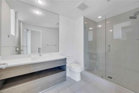 Condominio en alquiler en Miami, Florida, 2 dormitorios, 84.54 m2 № 1938484 - foto 10