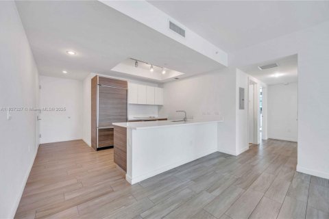 Condo in Miami, Florida, 2 bedrooms  № 1938484 - photo 3