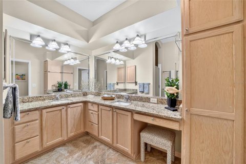 House in The Villages, Florida 3 bedrooms, 201.97 sq.m. № 2427521 - photo 26