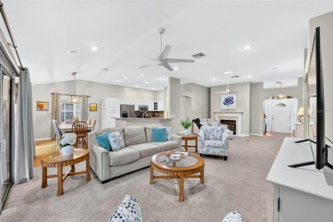 House in The Villages, Florida 3 bedrooms, 201.97 sq.m. № 2427521 - photo 13