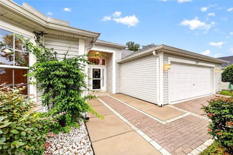 House in The Villages, Florida 3 bedrooms, 201.97 sq.m. № 2427521 - photo 3