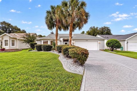 House in The Villages, Florida 3 bedrooms, 201.97 sq.m. № 2427521