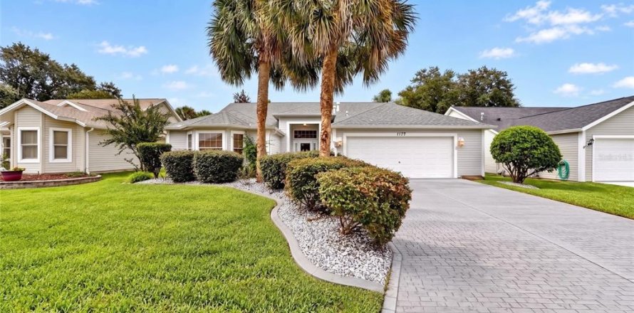 House in The Villages, Florida 3 bedrooms, 201.97 sq.m. № 2427521