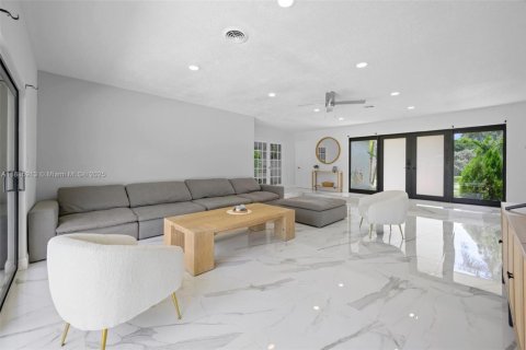 Villa ou maison à vendre à North Miami Beach, Floride: 4 chambres, 190.64 m2 № 1933926 - photo 8