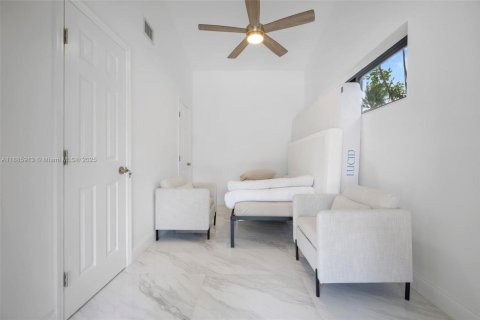 Villa ou maison à vendre à North Miami Beach, Floride: 4 chambres, 190.64 m2 № 1933926 - photo 25