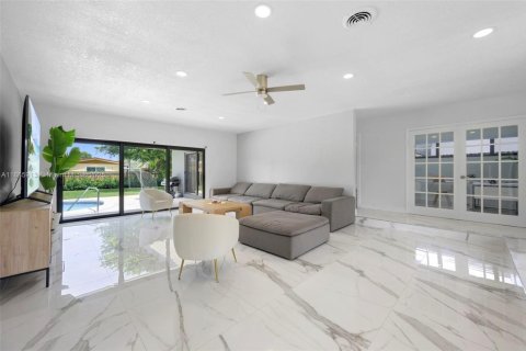 Villa ou maison à vendre à North Miami Beach, Floride: 4 chambres, 190.64 m2 № 1933926 - photo 6