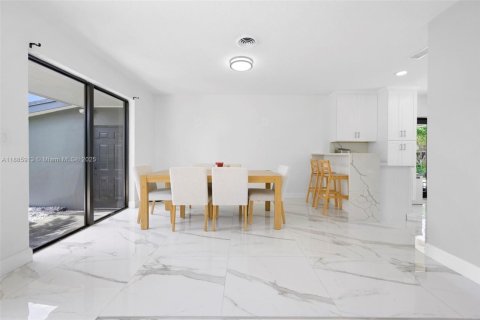 Villa ou maison à vendre à North Miami Beach, Floride: 4 chambres, 190.64 m2 № 1933926 - photo 9