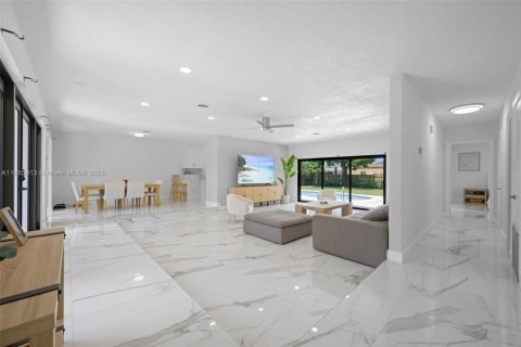 Villa ou maison à vendre à North Miami Beach, Floride: 4 chambres, 190.64 m2 № 1933926 - photo 7